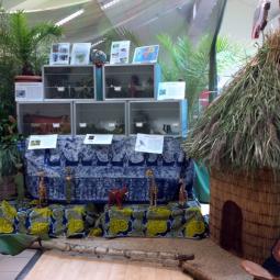 volière aluminium avec oiseaux exotiques à becs droits, exposition oiseaux exotique 2013, coo oberhoffen haguenau grand est alsace